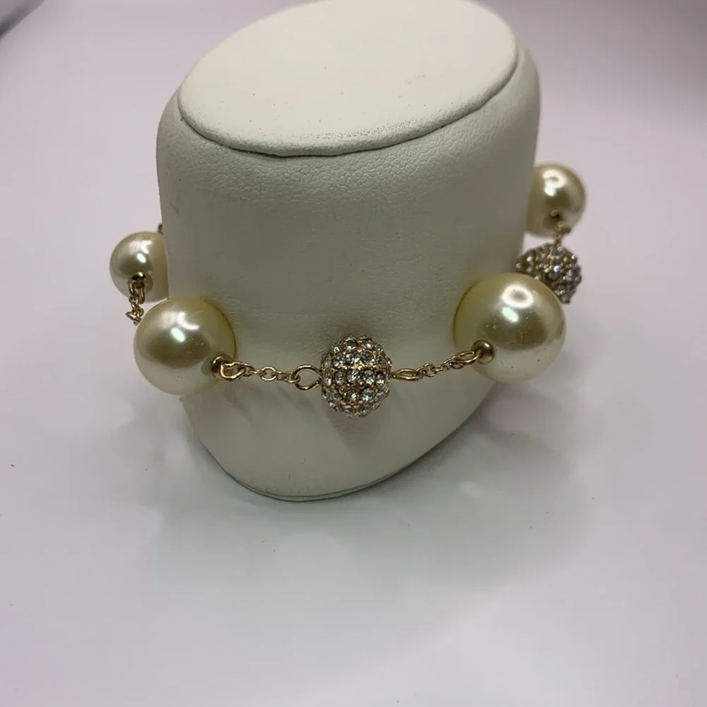 Versona Cream and Gold Vintage-Inspired Faux Pearl and Crystal Bracelet